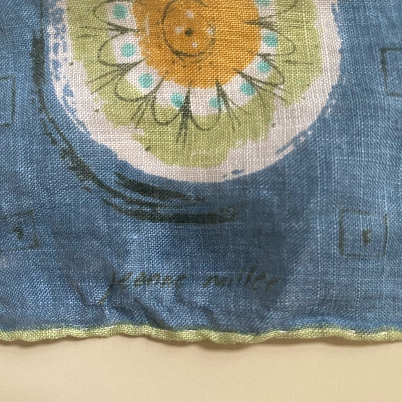Vintage Jeanne Miller Linen Hankie - Great Cond w Blue & Gold Pennants & Shields - Picture 4 of 9